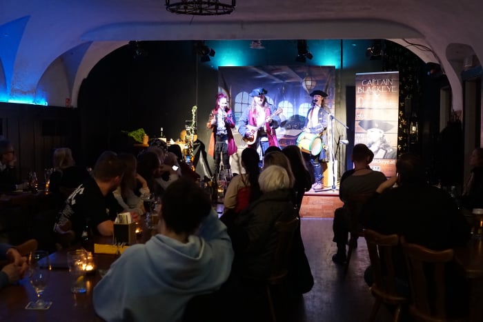 CAPTAIN BLACKEYE UND SEINE CREW