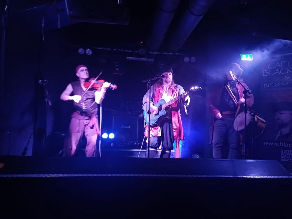 CAPTAIN BLACKEYE UND SEINE CREW