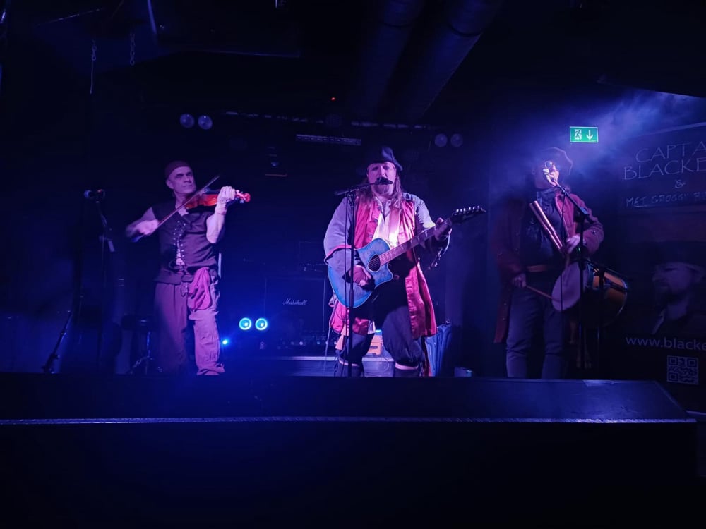 CAPTAIN BLACKEYE UND SEINE CREW